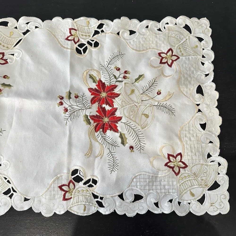 VTG New Poinsettia Cutwork‎ Table Piece Cream Rectangle Christmas Centerpiece - Picture 3 of 6